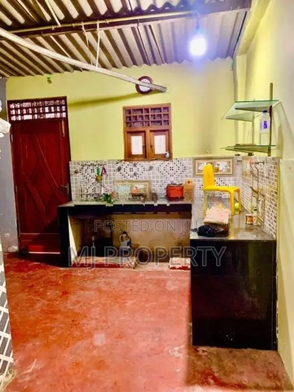 ( SR-1231) Valuable Single Storey House With Shop Rent in Dematagoda