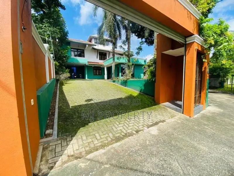( SR-1216) Valuable Two Storey House With Furniture Rent in Kottawa