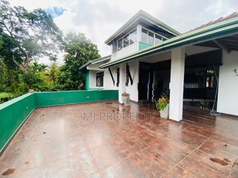 ( SR-1216) Valuable Two Storey House With Furniture Rent in Kottawa