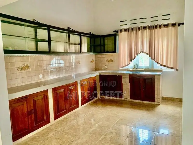 ( SC-1229) Valuable Upper Floor House Rent in Narahenpita