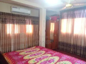 ව්‍යාපාරික සමඟ නිවාස සහිත ගොඩනැඟිල්ලක් විකිණීමට.