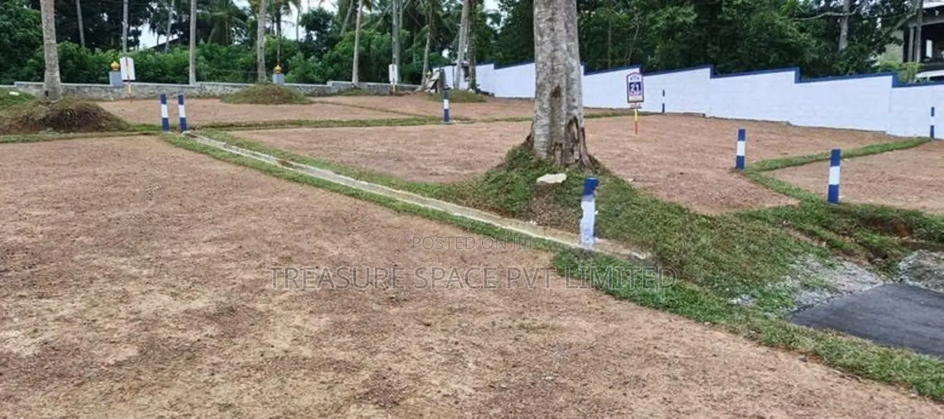Land for Sale at Athurugiriya
