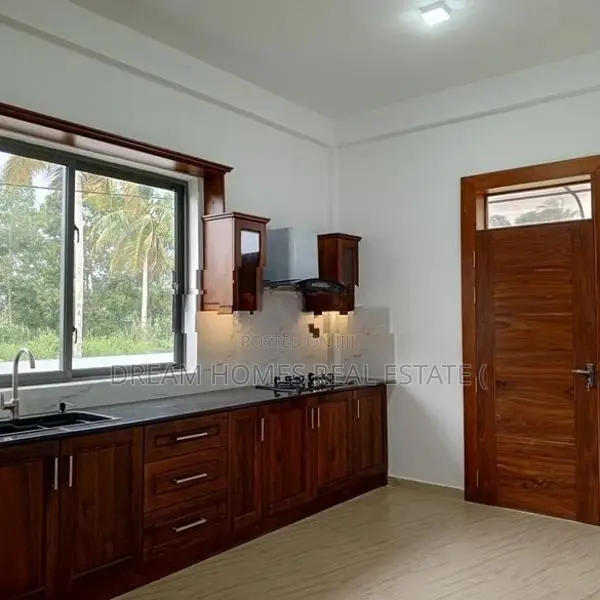 Luxury House With Rooftop For Sale – Negombo