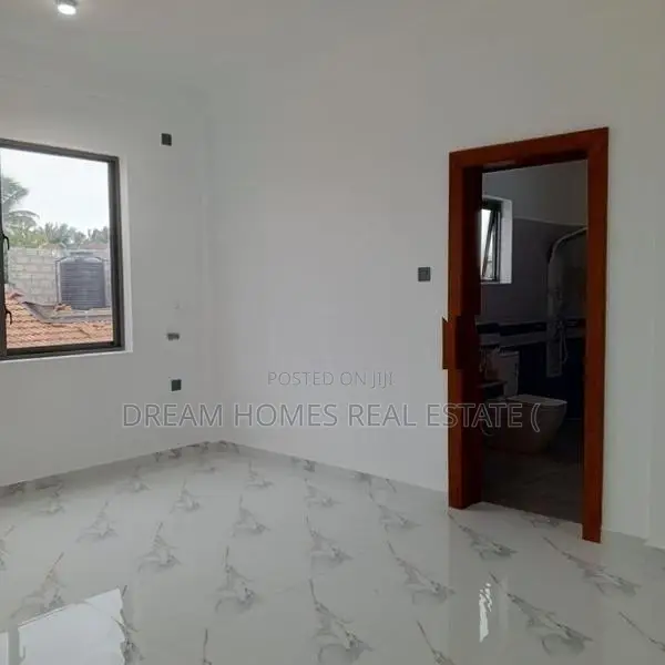 Luxury House With Rooftop For Sale – Negombo