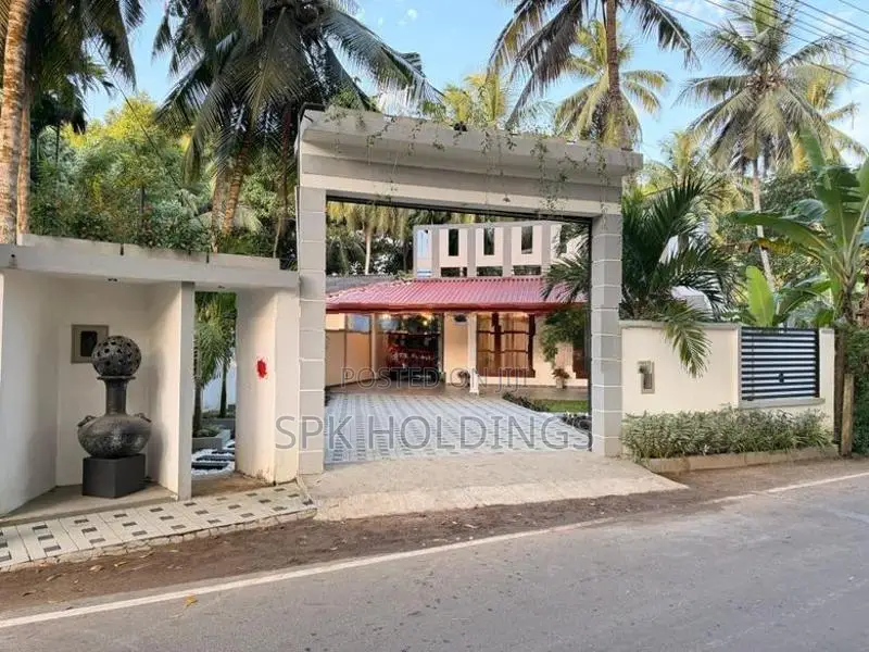 22.5-Perch Two-Storey Home - Nawagamuwa