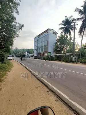 ( TC-1222) Highly Valuable Commercial Building Rent In Hanwella