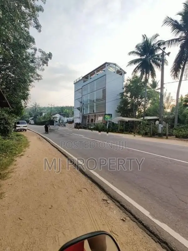 ( TC-1222) Highly Valuable Commercial Building Rent In Hanwella