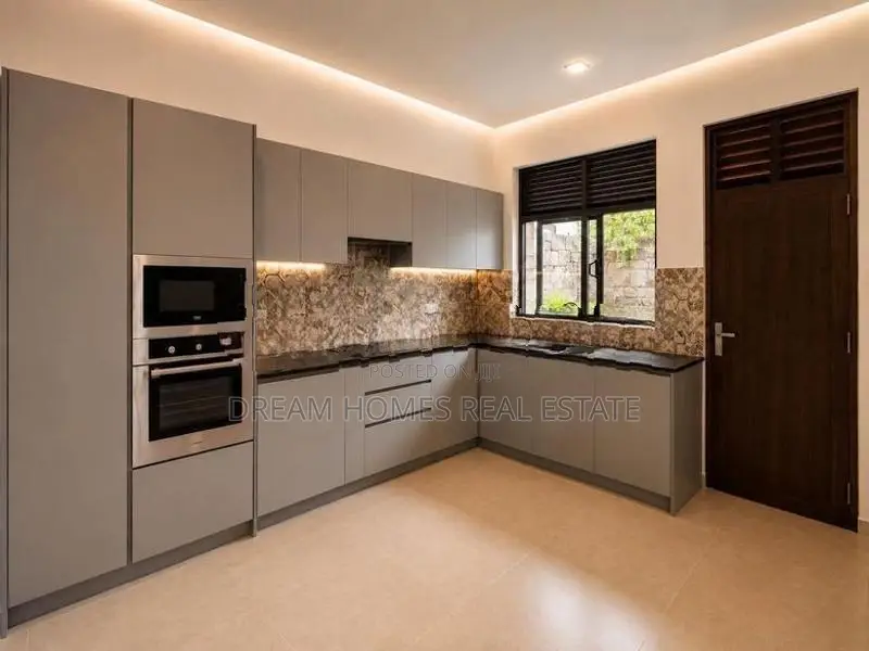 Spacious 4 Bedroom House for Sale in Thalawathugoda