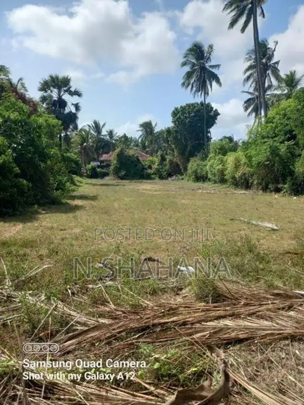 காணி விற்பனைக்கு.....