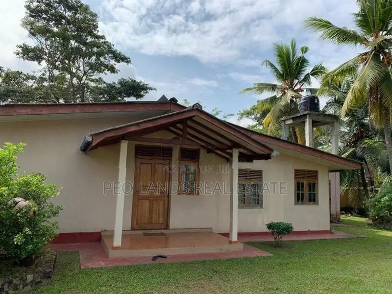 (AL357) 31 Perch Land with House for Sale in Pitipana