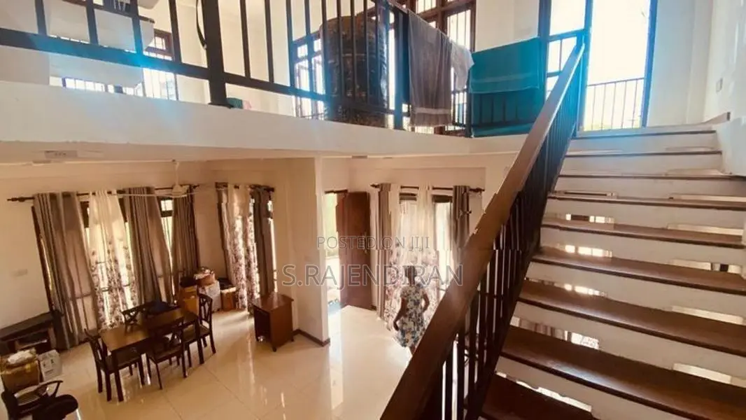 Morden 3-storey house for sale in Mount lavinia