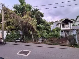 Prime Residential 14.7p Land in Aniwatte Road