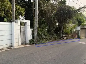 Prime Residential 14.7p Land in Aniwatte Road