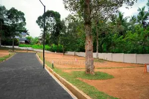 මාලඹේ ටවුන් එකට නුදුරින් අගනා නේවාසික බිම් කොටස් කිහිපයක් විකිණීමට