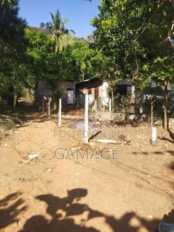 කුරුණෑගල නගරයට 3.5 km දුරින්, කුඩා නිවසක් සහ 10p ඉඩමක් විකිණීමට