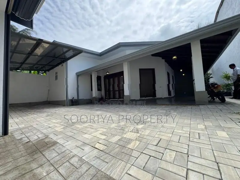 Spacious Newly Build House for Sale in Piliyandala