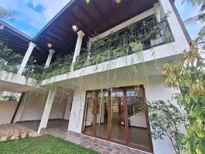 වෙලක් අද්දර ලස්සන නිවසක් ව්කිනිමට තලවතුගොඩ