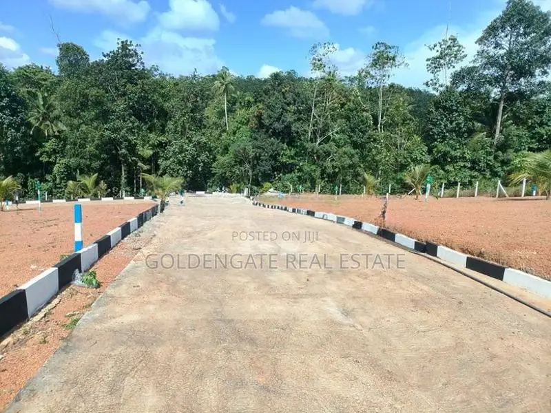 Kalagedihena නගරයෙන් ඉඩමක්