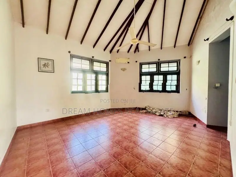 Prime Residential House with Land – Thalawathugoda (Kumaragewatta Rd)