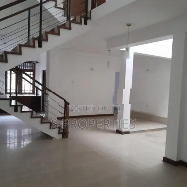 Solid house for sale in Dehiwela.13perches and the land 2 slots