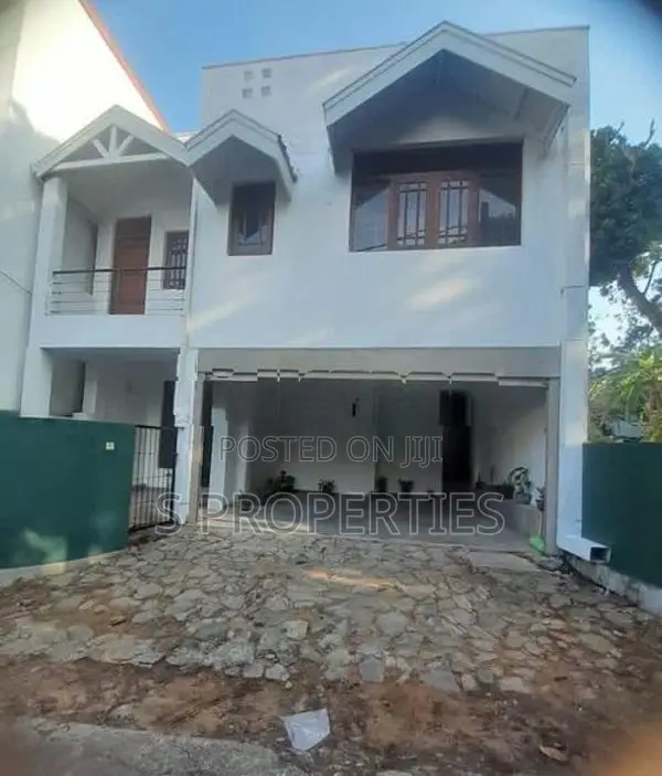 Solid house for sale in Dehiwela.13perches and the land 2 slots