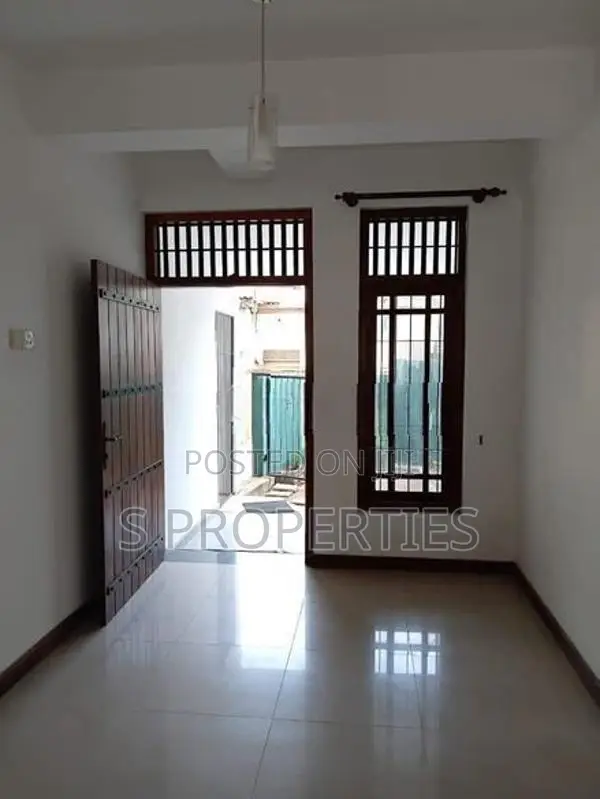 Solid house for sale in Dehiwela.13perches and the land 2 slots
