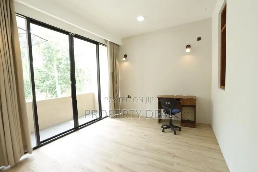 Luxury Architect-Designed 4-Bedroom House For Sale - PDH400