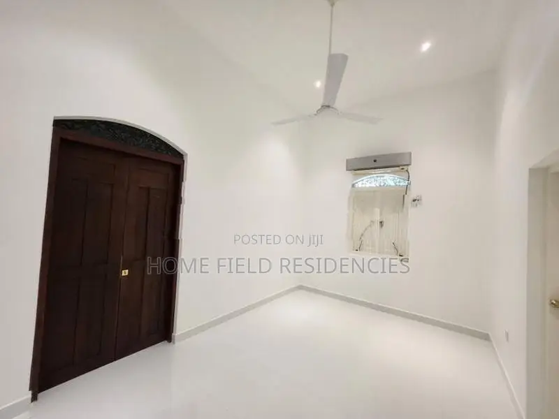 Kelaniya Colonial House with Land for Sale