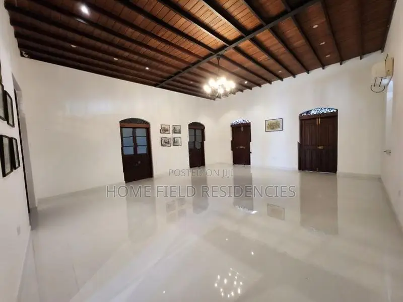 Kelaniya Colonial House with Land for Sale