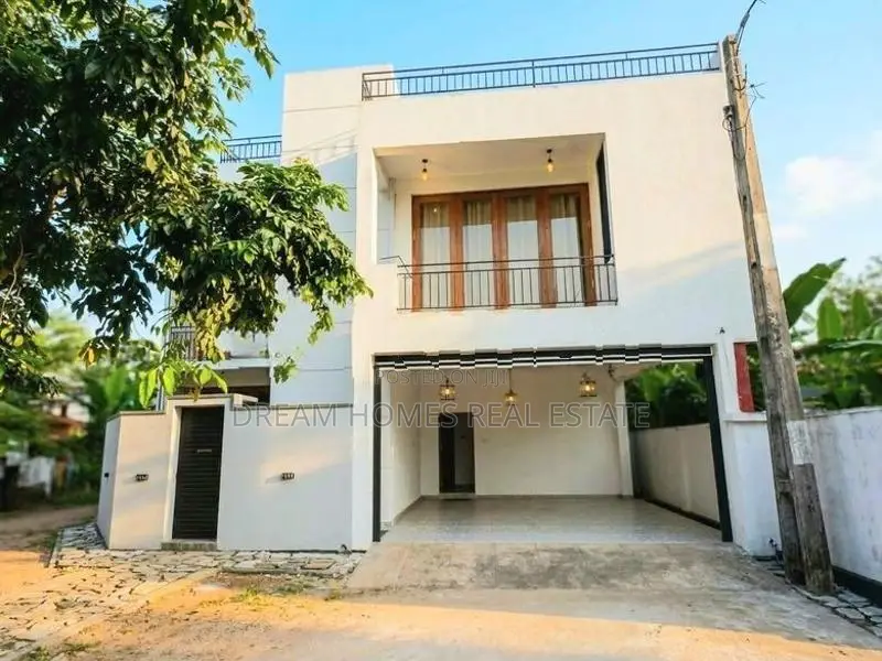 Spacious 4-Bedroom House For Rent – Thalawathugoda