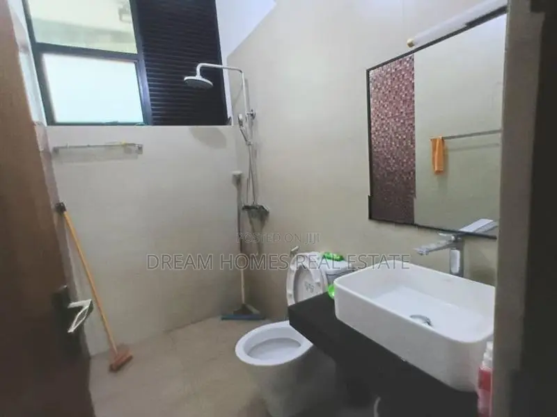 Spacious 4-Bedroom House For Rent – Thalawathugoda