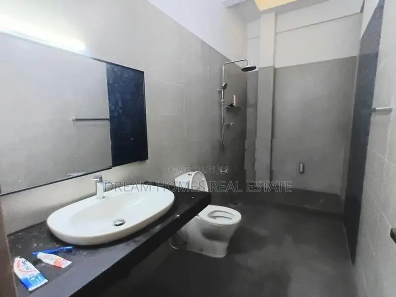 Spacious 4-Bedroom House For Rent – Thalawathugoda