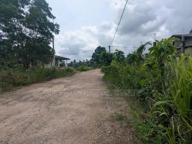යක්කල – කලගෙඩිහේන ආසන්නයෙන් පර්චස් 12.5ක ඉඩමක්