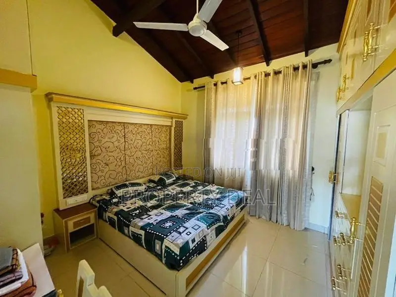 3 Story Luxury House for Sale in Colombo3 - PDH36