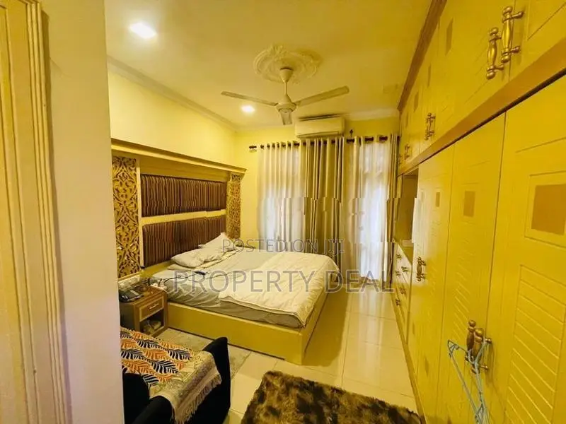 3 Story Luxury House for Sale in Colombo3 - PDH36