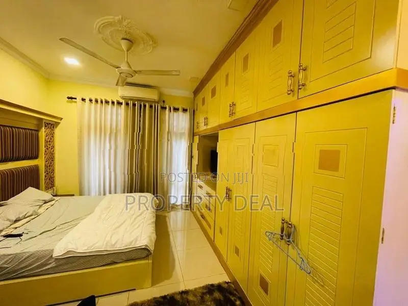 3 Story Luxury House for Sale in Colombo3 - PDH36