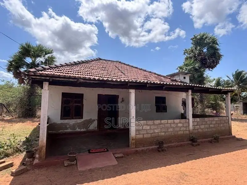 Sale For Land With House In Kilinochchi