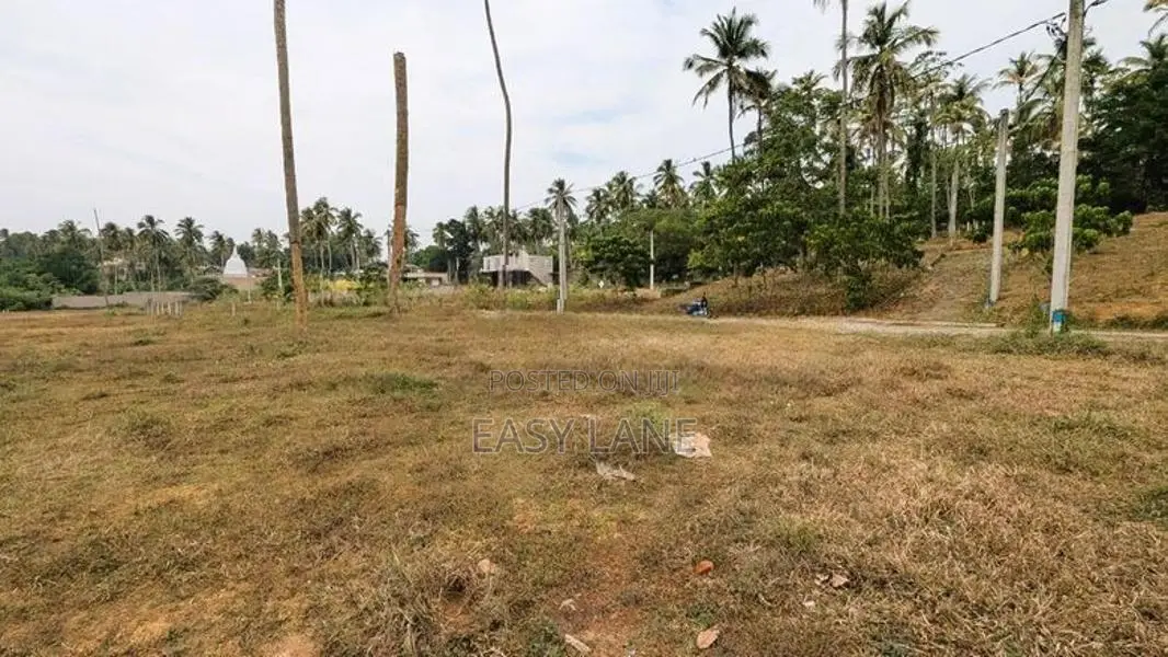 ගම්පහ මිරිස්වත්තෙන් වටිනා ඉඩමක් විකිණීමට