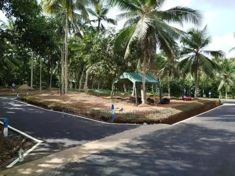 පොල්ගස්ඕවිට හන්දියට ආසන්නව බිම් කොටස් විකිණීමට