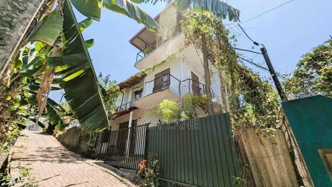 කිරිබත්ගොඩින් සුපිරි දෙමහල් නිවසක්