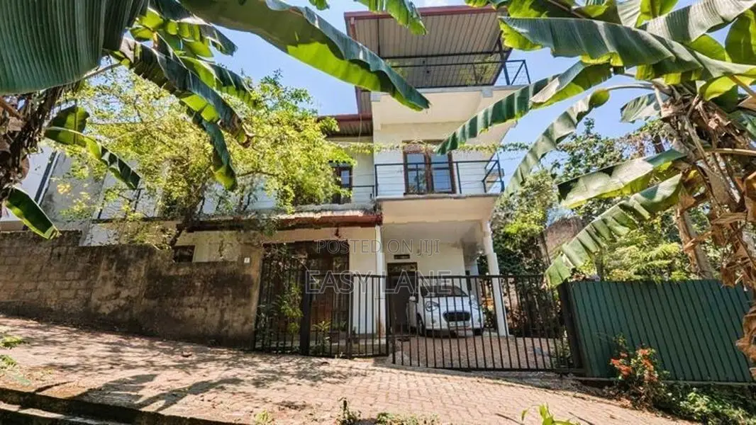 කිරිබත්ගොඩින් සුපිරි දෙමහල් නිවසක්