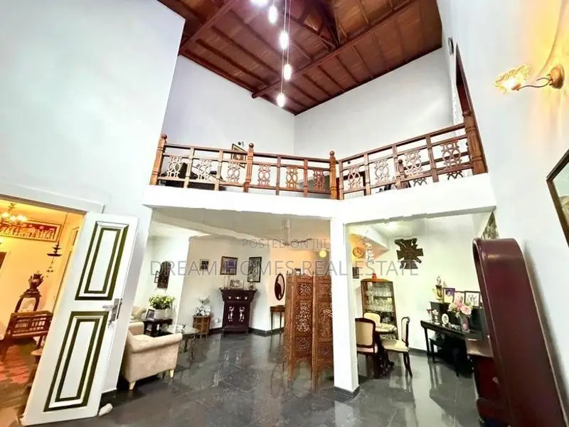 Luxury 5-Bedroom House for Sale in Kalapaluwawa