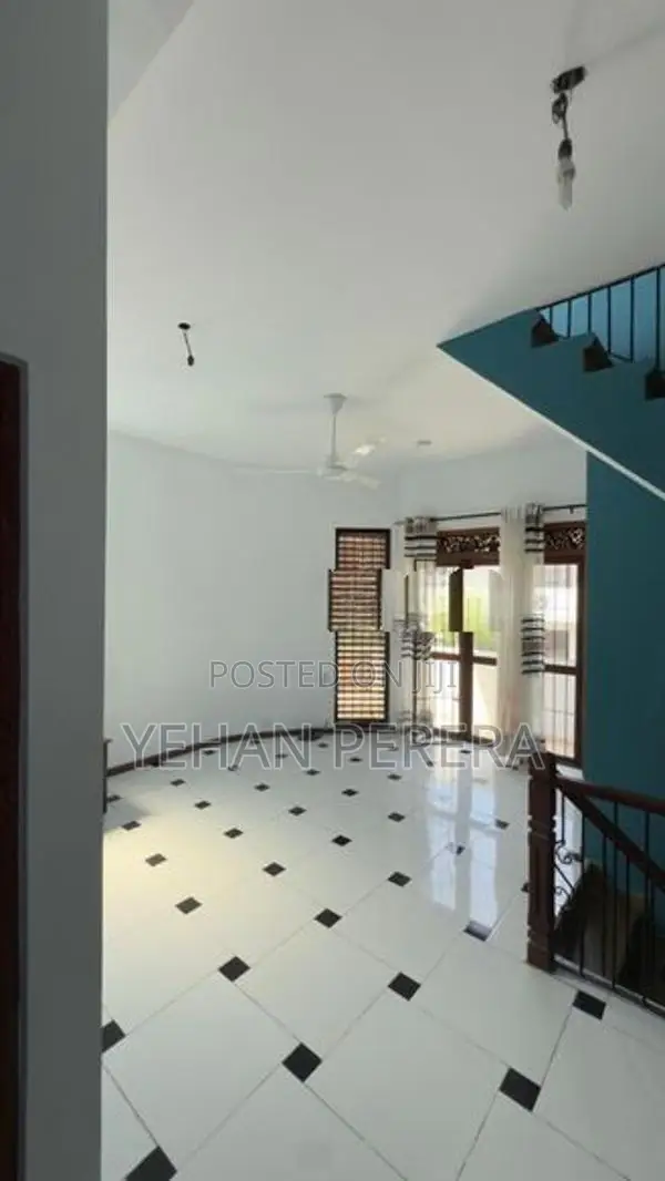 4 Bedroom House for Rent - Pelawatta