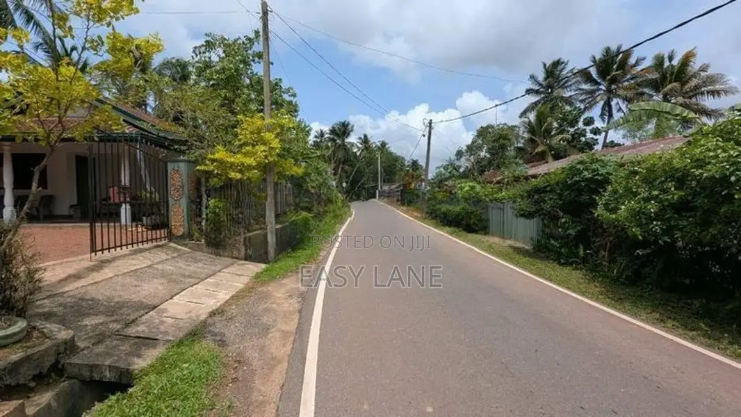 ගම්පහ නගරයට ආසන්නයෙන් වටිනා නේවාසික ඉඩමක්