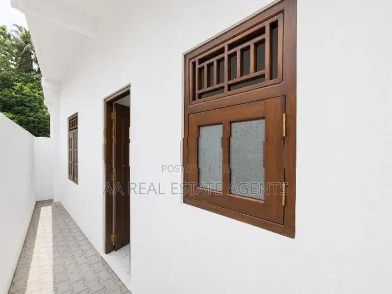 Brand New House with Slab for Sale in Wellampitiya