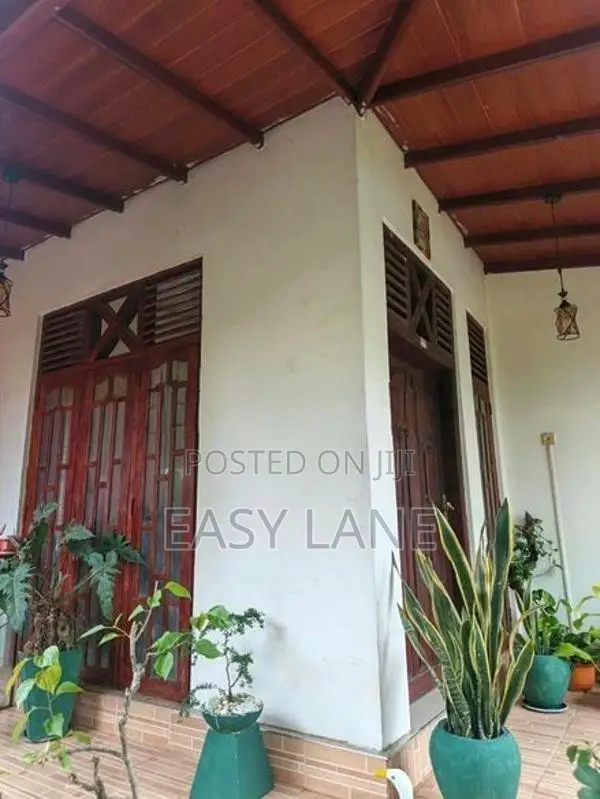 ‎කඩවත – කිරිල්ලවල අංගසම්පූර්ණ දෙමහල් නිවසක් සමඟ පර්චස් 12.5 ක ඉඩමක්