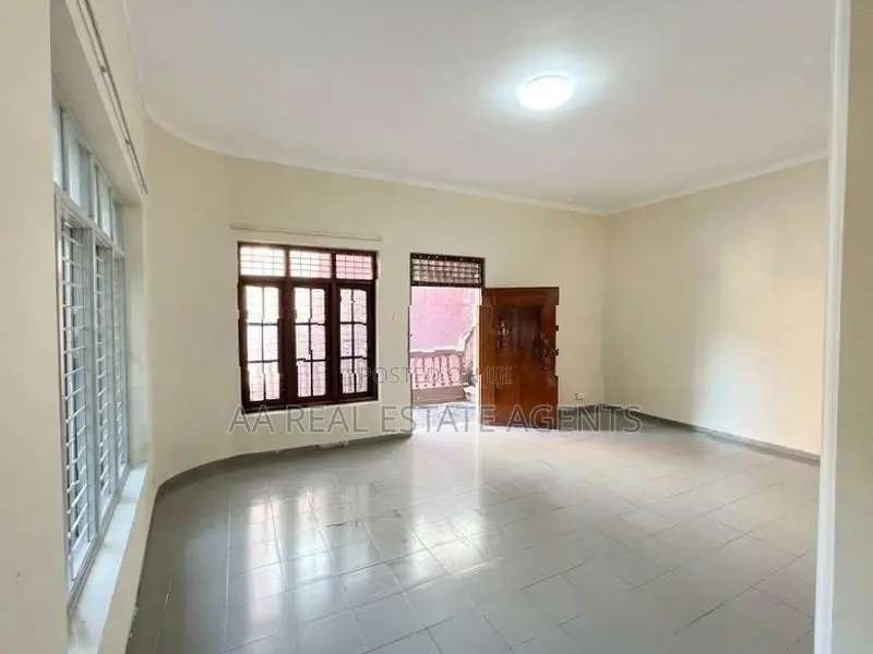 Three-Storey House for Sale in Colombo 09