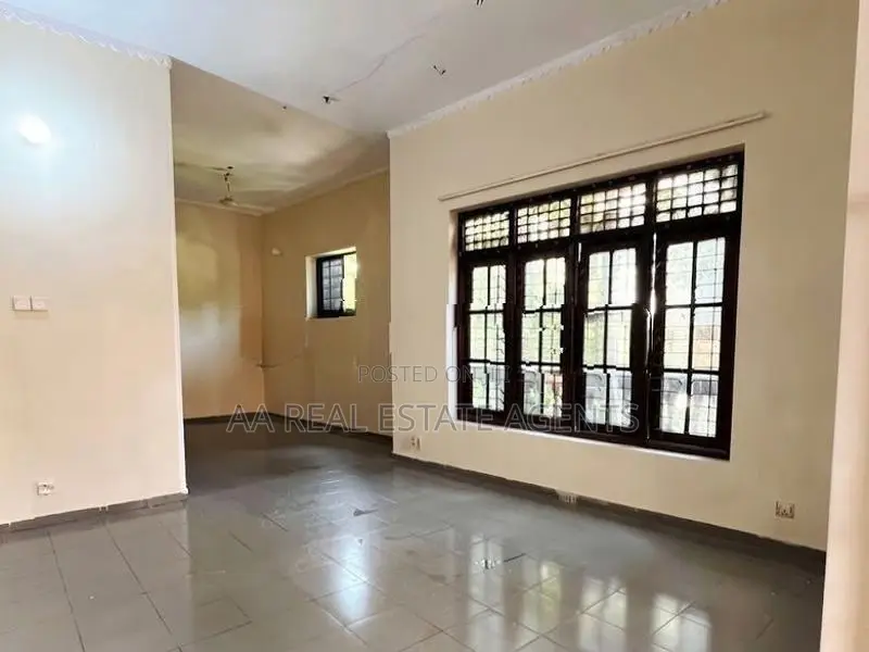 Three-Storey House for Sale in Colombo 09