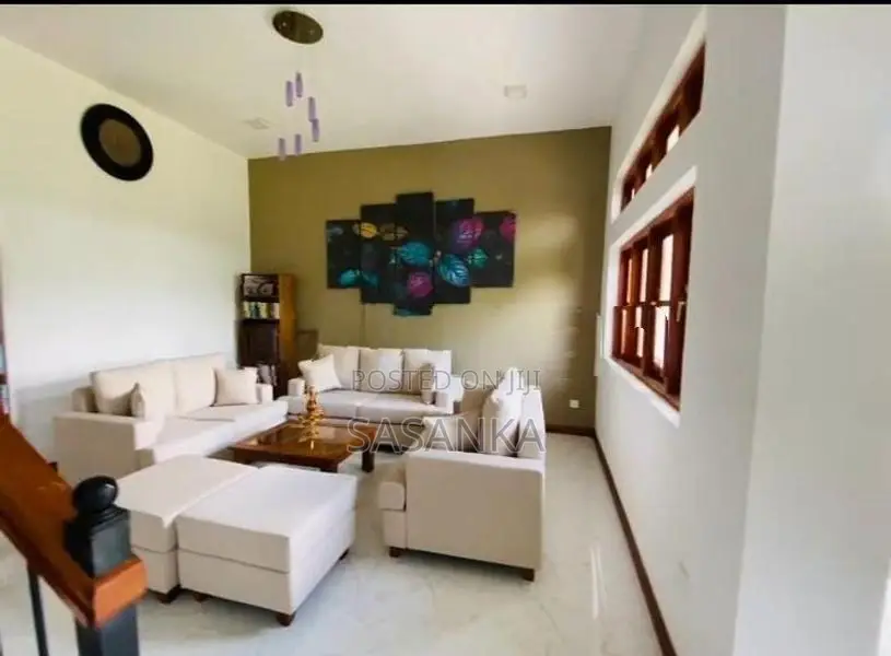 KANDY NEAR ASGIRIYA TEMPLE SUPER LUXRY VILLA FOR SALE