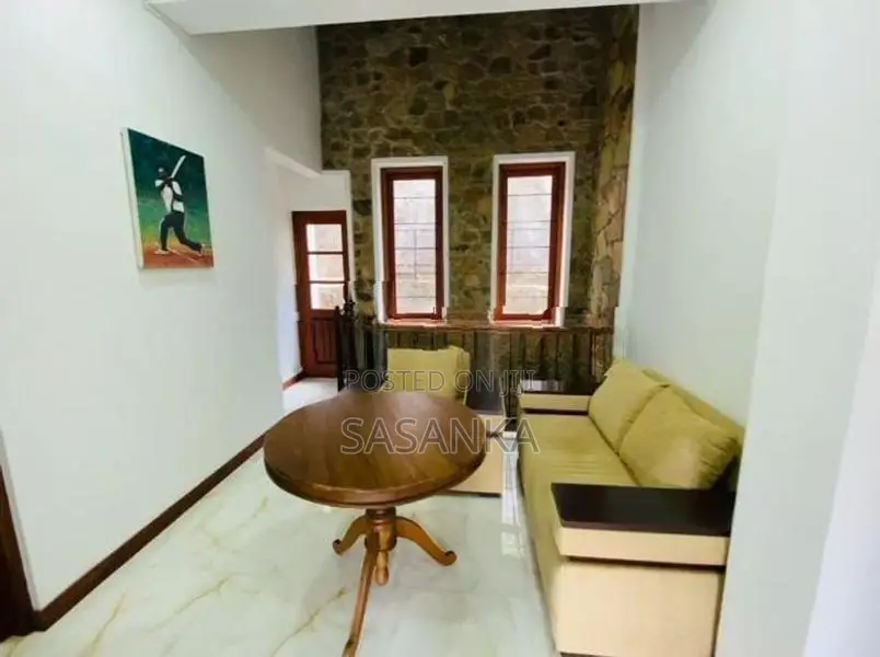 KANDY NEAR ASGIRIYA TEMPLE SUPER LUXRY VILLA FOR SALE